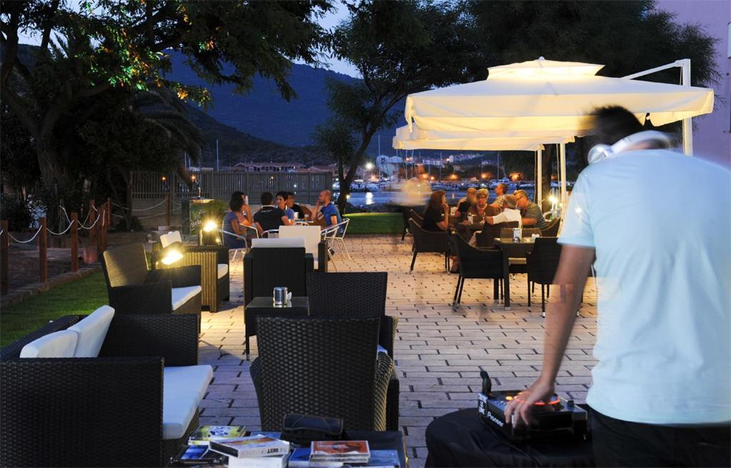 Sporting Hotel Stella Maris Bosa Marina Bagian luar foto