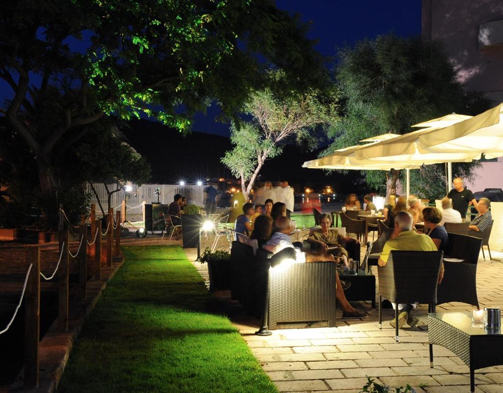 Sporting Hotel Stella Maris Bosa Marina Bagian luar foto